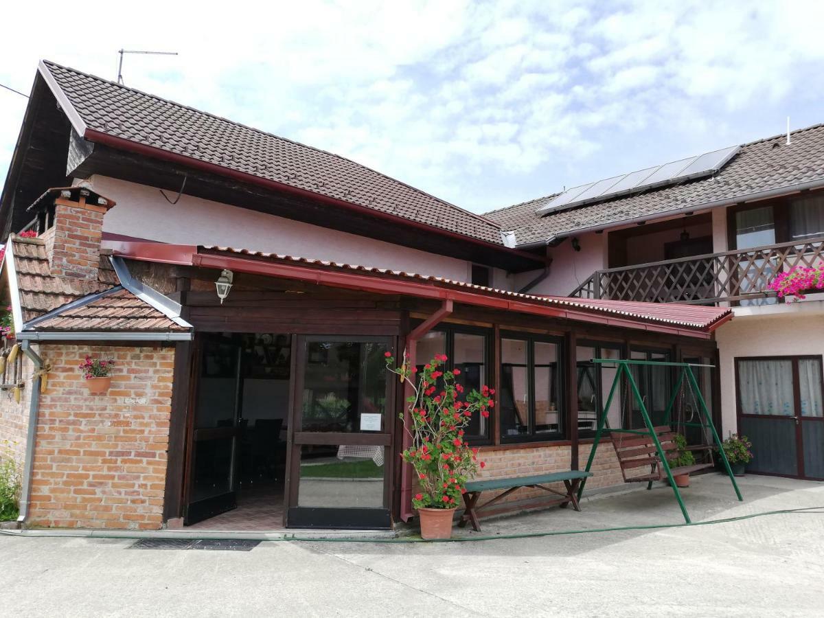 T.S.G. Simanovic Hotel Klinca Sela Buitenkant foto